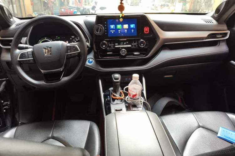 Used Toyota Crown Kluger 2022 2.5L HEV Two-Wheel Drive Entry Version Center Console