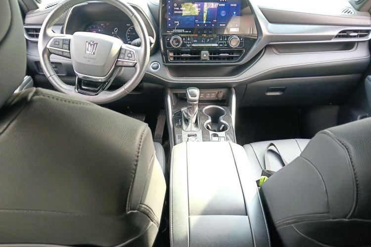 Used Toyota Crown Kluger 2022 2.0T Four-Wheel Drive Prestige Edition Center Console