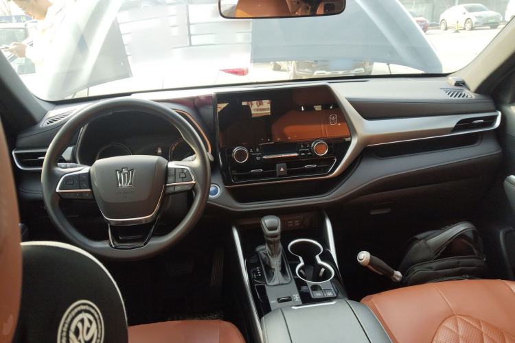 Used Toyota Crown Kluger 2022 2.5L HEV Two-Wheel Drive Entry Version Center Console