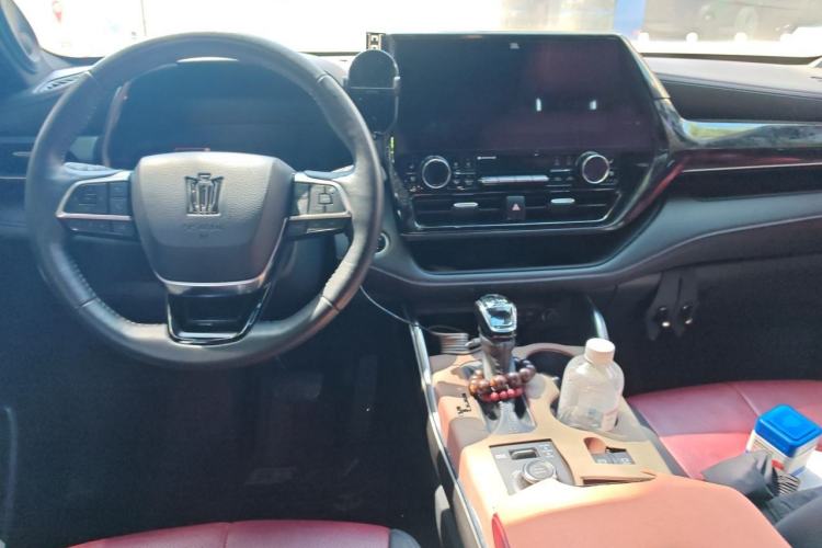 Used Toyota Crown Kluger 2022 2.0T Four-Wheel Drive Prestige Edition Center Console