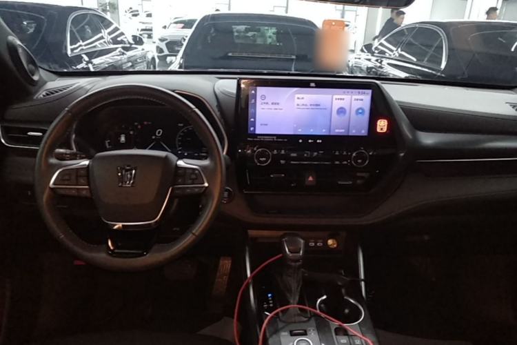 Used Toyota Crown Kluger 2022 2.0T Four-Wheel Drive Prestige Edition Center Console