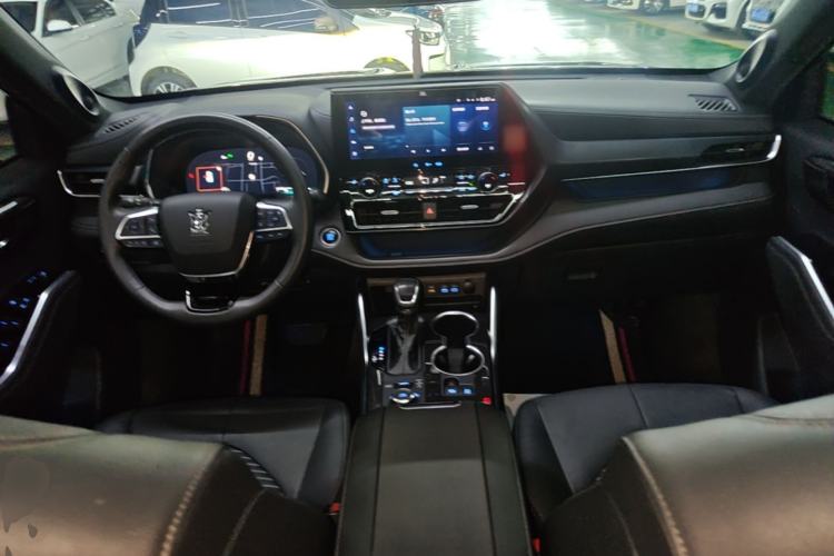 Used Toyota Crown Kluger 2022 2.0T Four-Wheel Drive Prestige Edition Center Console