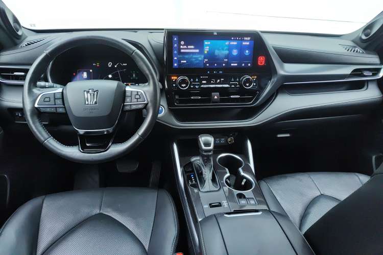 Used Toyota Crown Kluger 2022 2.5L HEV Four-Wheel Drive Flagship Edition Center Console