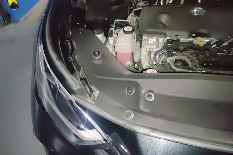 Used Toyota Crown Kluger 2022 2.5L HEV Four-Wheel Drive Premium Edition Engine Bay Right
