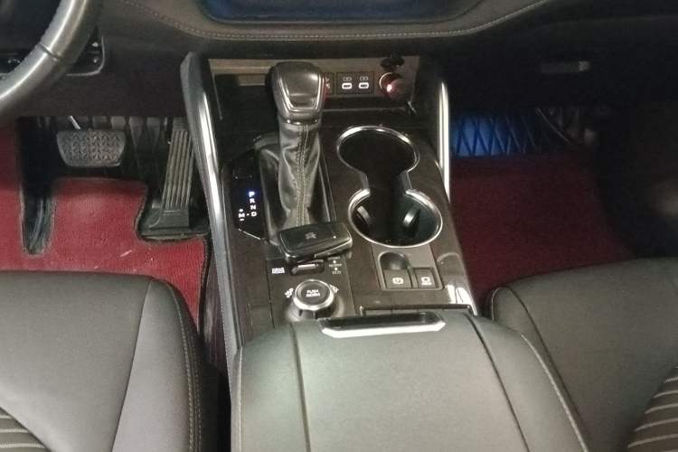 Used Toyota Crown Kluger 2022 2.0T Four-Wheel Drive Prestige Edition Gear Lever