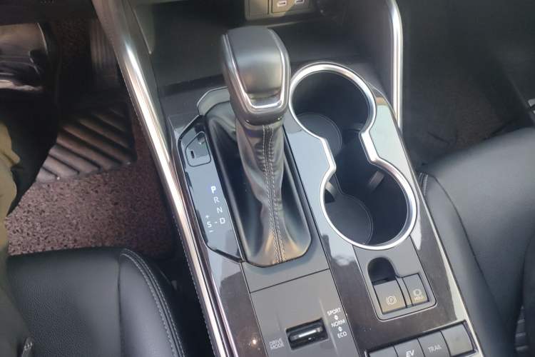 Used Toyota Crown Kluger 2022 2.5L HEV Four-Wheel Drive Luxury Edition Gear Lever