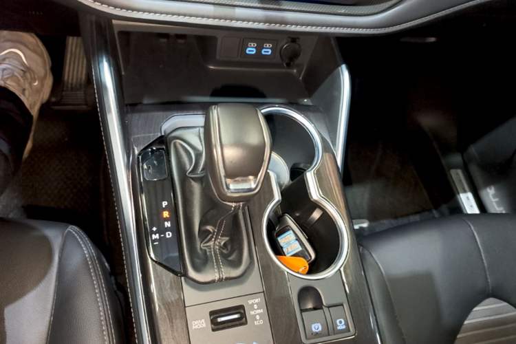 Used Toyota Crown Kluger 2022 2.0T Four-Wheel Drive Enjoyment Edition Gear Lever