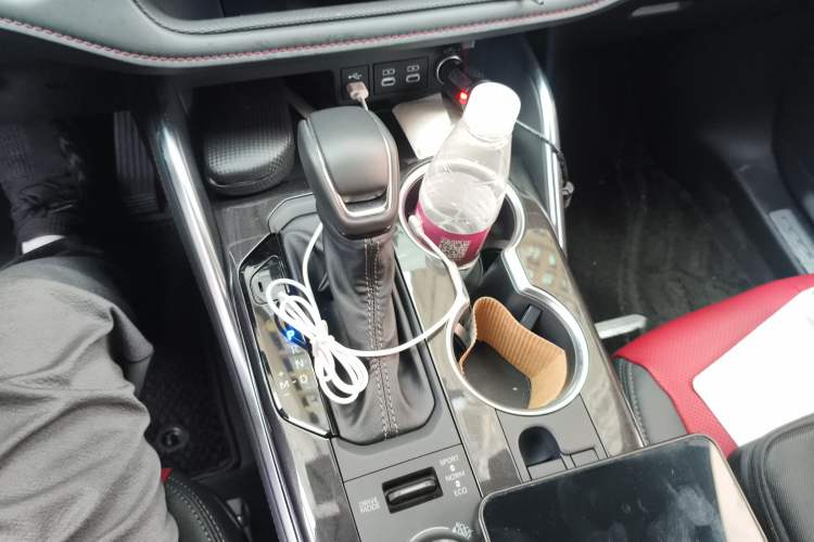 Used Toyota Crown Kluger 2022 2.0T Four-Wheel Drive Jingzun Edition Gear Lever
