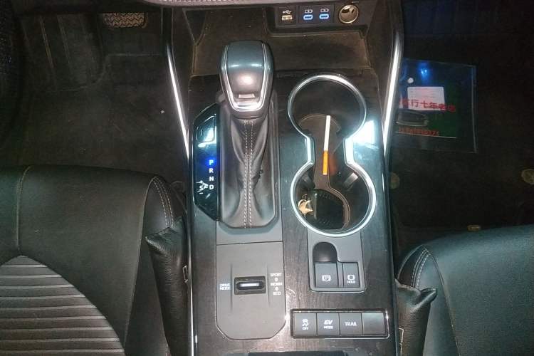 Used Toyota Crown Kluger 2022 2.5L HEV Four-Wheel Drive Premium Edition Gear Lever