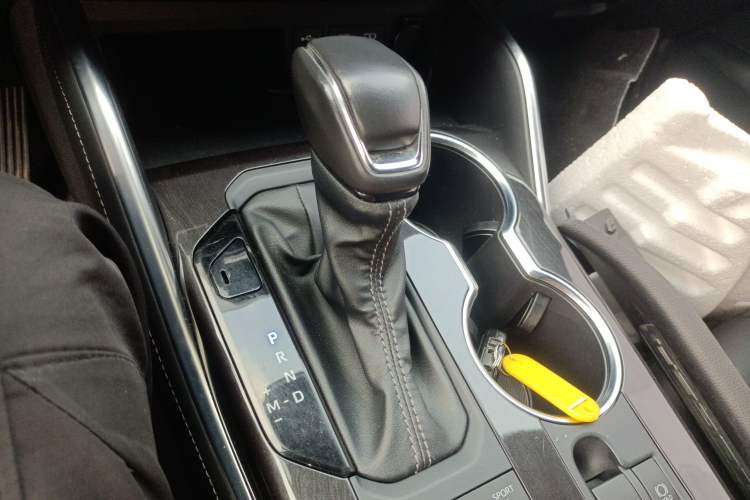 Used Toyota Crown Kluger 2022 2.0T Four-Wheel Drive Prestige Edition Gear Lever