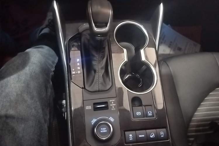 Used Toyota Crown Kluger 2022 2.0T Four-Wheel Drive Enjoyment Edition Gear Lever