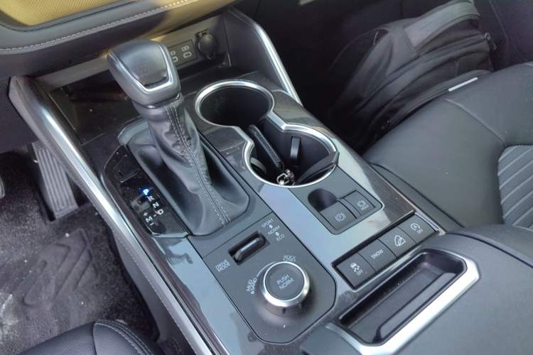 Used Toyota Crown Kluger 2022 2.0T Four-Wheel Drive Prestige Edition Gear Lever