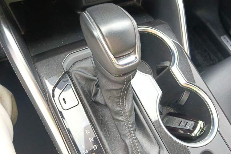 Used Toyota Crown Kluger 2022 2.0T Four-Wheel Drive Prestige Edition Gear Lever