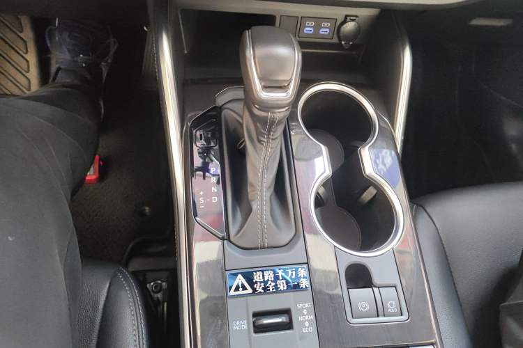 Used Toyota Crown Kluger 2022 2.5L HEV Four-Wheel Drive Luxury Edition Gear Lever