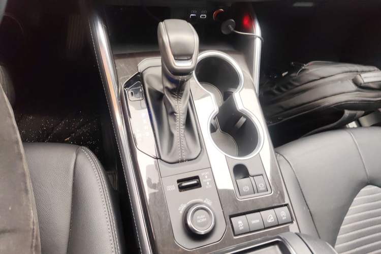 Used Toyota Crown Kluger 2022 2.0T Four-Wheel Drive Enjoyment Edition Gear Lever
