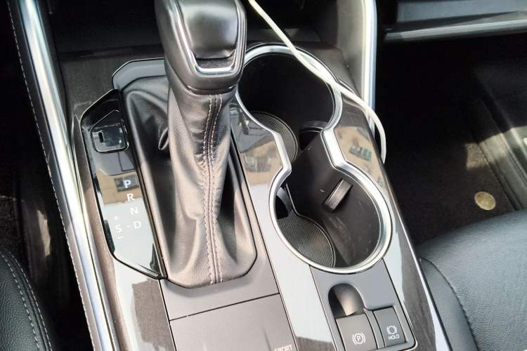 Used Toyota Crown Kluger 2022 2.5L HEV Four-Wheel Drive Luxury Edition Gear Lever