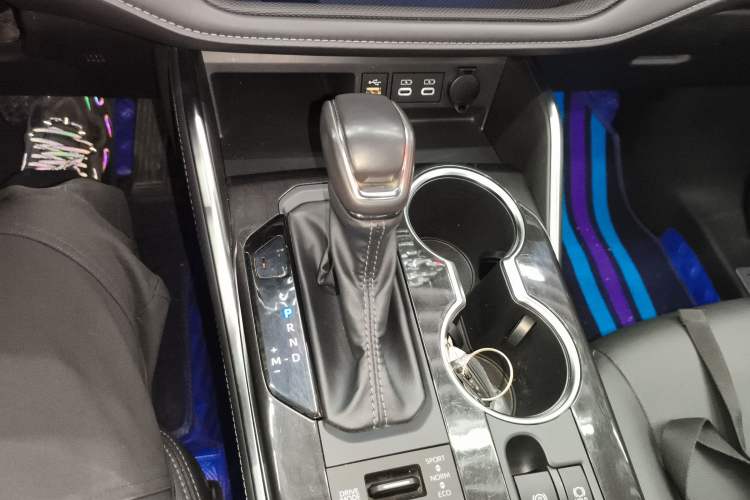 Used Toyota Crown Kluger 2022 2.0T Four-Wheel Drive Prestige Edition Gear Lever