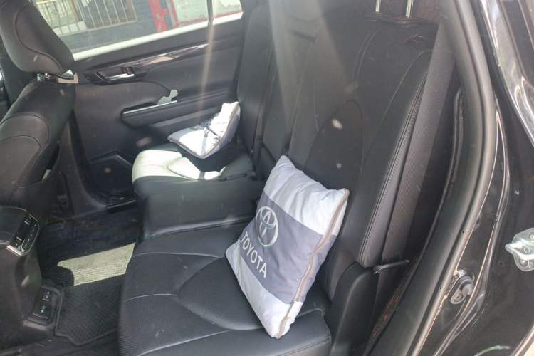 Used Toyota Crown Kluger 2022 2.0T Four-Wheel Drive Jingzun Edition Interior 4