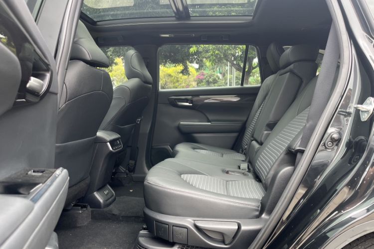 Used Toyota Crown Kluger 2022 2.5L HEV Four-Wheel Drive Luxury Edition Interior 4
