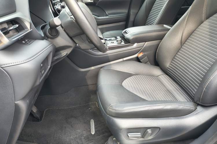 Used Toyota Crown Kluger 2022 2.0T Four-Wheel Drive Enjoyment Edition Interior 4
