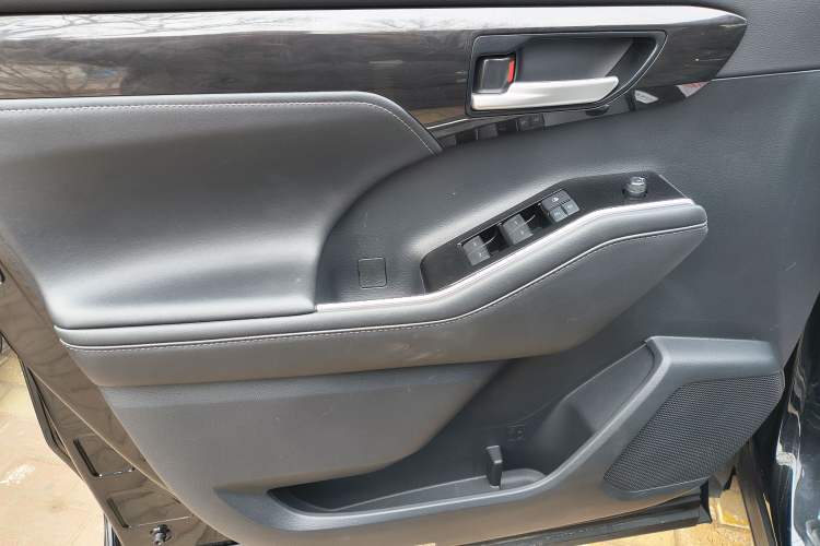 Used Toyota Crown Kluger 2022 2.0T Four-Wheel Drive Enjoyment Edition Interior 8