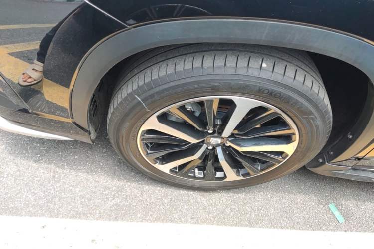 Used Toyota Crown Kluger 2022 2.5L HEV Four-Wheel Drive Luxury Edition Left Front Wheel Hub