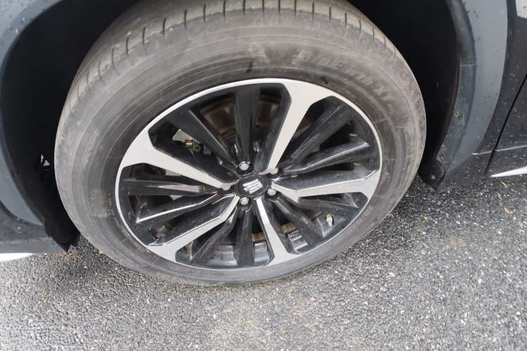 Used Toyota Crown Kluger 2022 2.0T Four-Wheel Drive Enjoyment Edition Left Front Wheel Hub