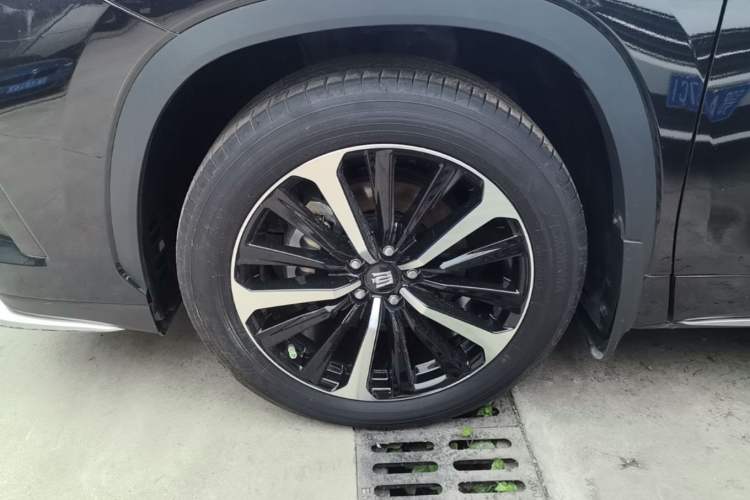 Used Toyota Crown Kluger 2022 2.5L HEV Four-Wheel Drive Flagship Edition Left Front Wheel Hub