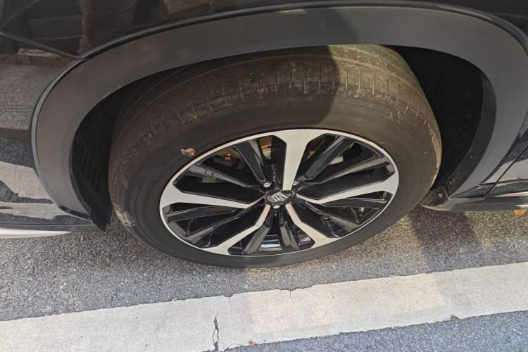 Used Toyota Crown Kluger 2022 2.0T Four-Wheel Drive Enjoyment Edition Left Front Wheel Hub