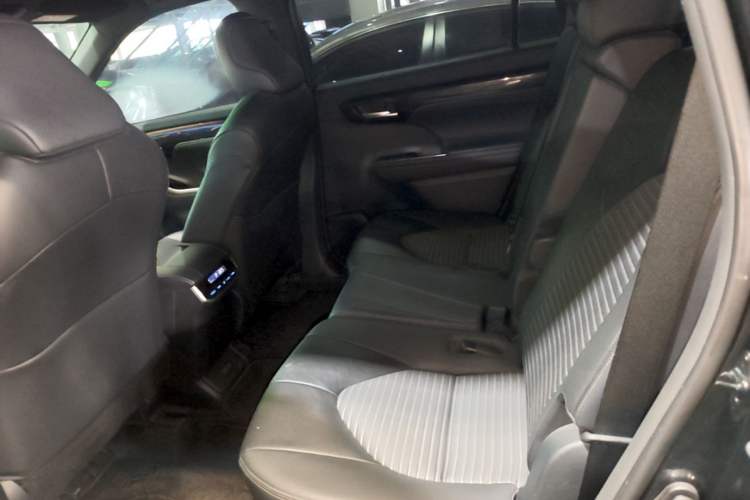 Used Toyota Crown Kluger 2022 2.0T Four-Wheel Drive Enjoyment Edition Left Rear Seat