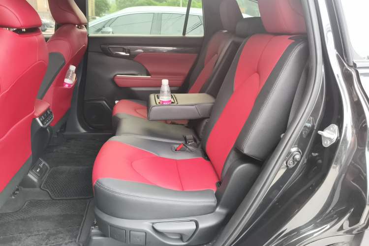 Used Toyota Crown Kluger 2022 2.0T Four-Wheel Drive Jingzun Edition Left Rear Seat