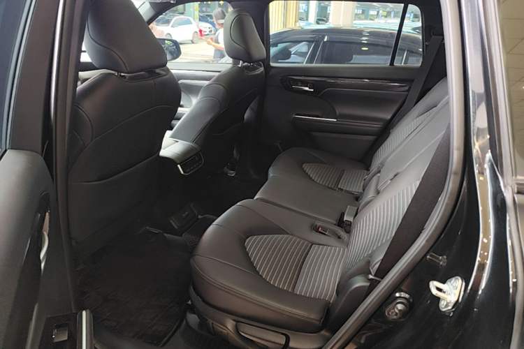 Used Toyota Crown Kluger 2022 2.5L HEV Four-Wheel Drive Luxury Edition Left Rear Seat