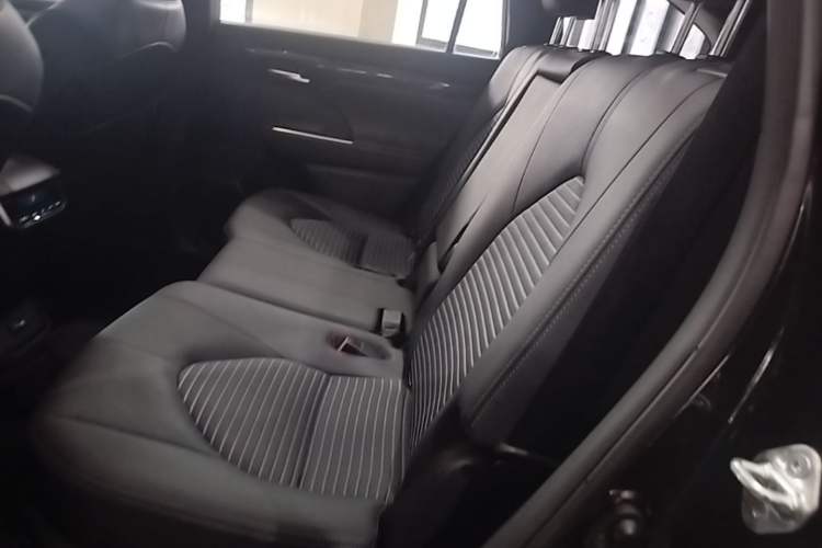 Used Toyota Crown Kluger 2022 2.0T Four-Wheel Drive Enjoyment Edition Left Rear Seat