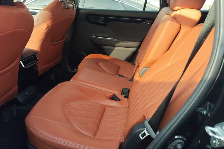 Used Toyota Crown Kluger 2022 2.5L HEV Two-Wheel Drive Entry Version Left Rear Seat