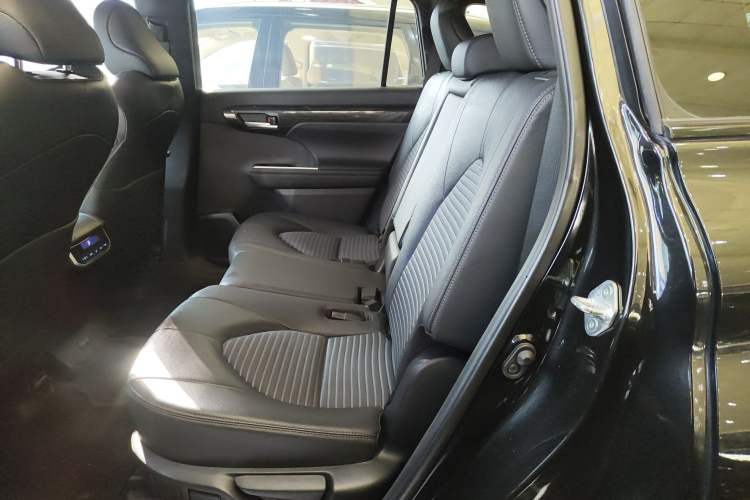 Used Toyota Crown Kluger 2022 2.5L HEV Four-Wheel Drive Luxury Edition Left Rear Seat