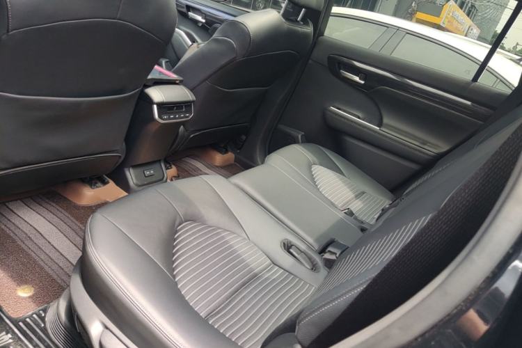 Used Toyota Crown Kluger 2022 2.5L HEV Four-Wheel Drive Luxury Edition Left Rear Seat