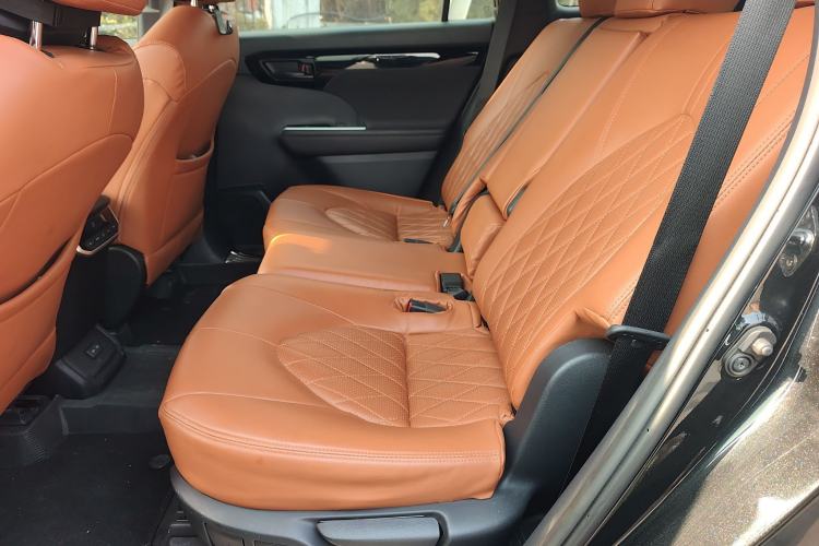 Used Toyota Crown Kluger 2022 2.5L HEV Two-Wheel Drive Entry Version Left Rear Seat