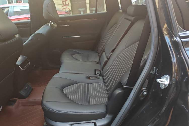 Used Toyota Crown Kluger 2022 2.0T Four-Wheel Drive Enjoyment Edition Left Rear Seat