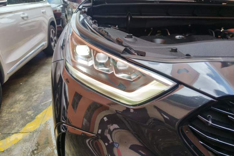 Used Toyota Crown Kluger 2022 2.5L HEV Four-Wheel Drive Flagship Edition Right Front Headlight