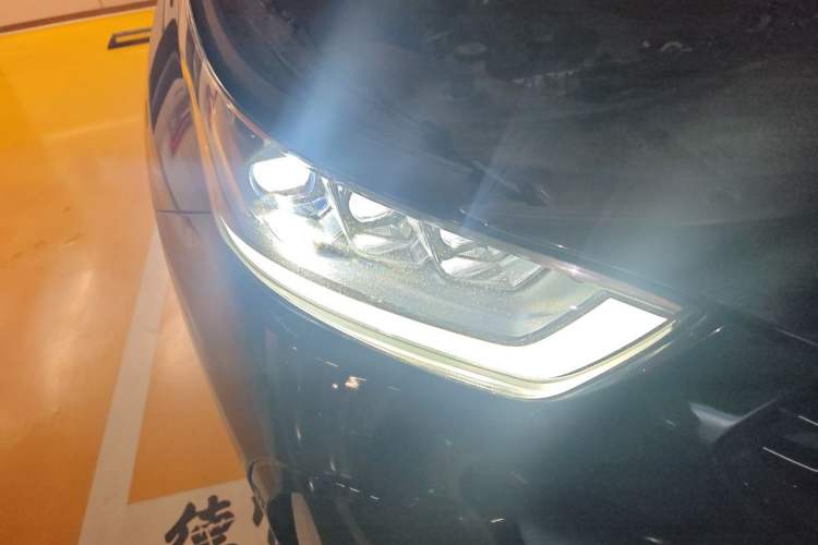 Used Toyota Crown Kluger 2022 2.5L HEV Four-Wheel Drive Flagship Edition Right Front Headlight