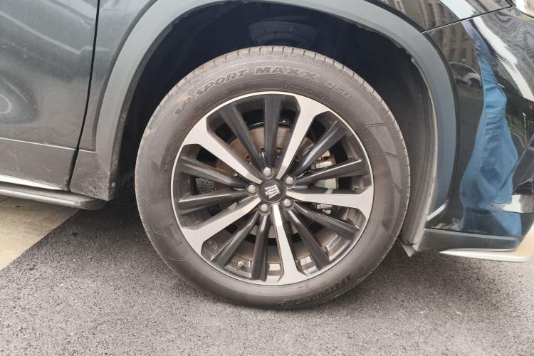 Used Toyota Crown Kluger 2022 2.0T Four-Wheel Drive Jingzun Edition Right Front Wheel Hub