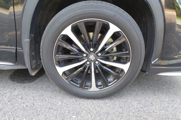 Used Toyota Crown Kluger 2022 2.0T Four-Wheel Drive Enjoyment Edition Right Front Wheel Hub