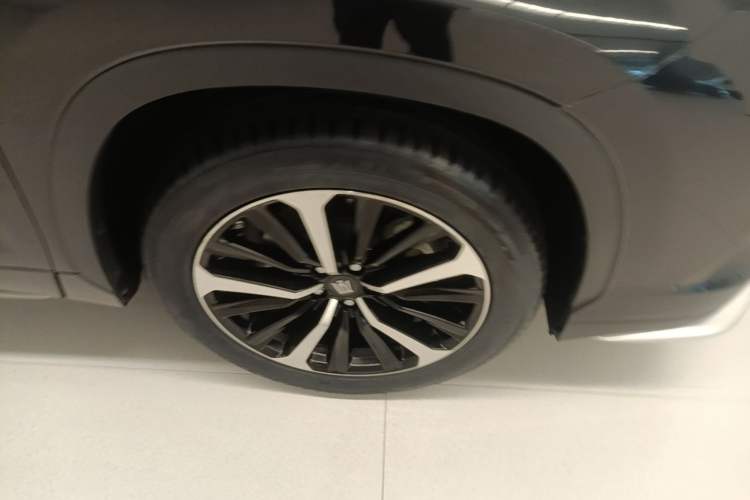 Used Toyota Crown Kluger 2022 2.0T Four-Wheel Drive Prestige Edition Right Front Wheel Hub