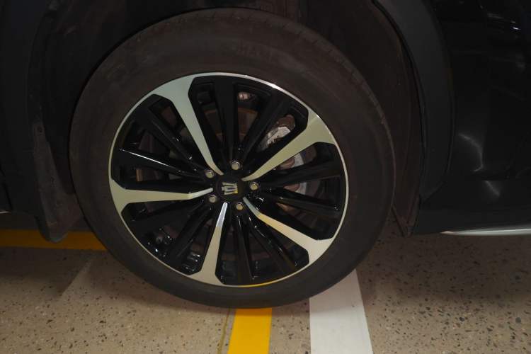Used Toyota Crown Kluger 2022 2.0T Four-Wheel Drive Prestige Edition Right Front Wheel Hub