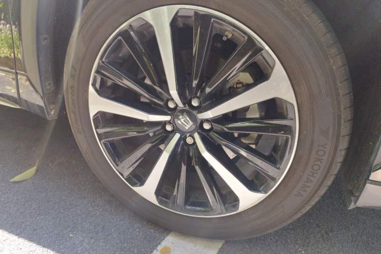 Used Toyota Crown Kluger 2022 2.0T Four-Wheel Drive Prestige Edition Right Front Wheel Hub