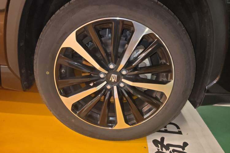 Used Toyota Crown Kluger 2022 2.5L HEV Four-Wheel Drive Flagship Edition Right Front Wheel Hub
