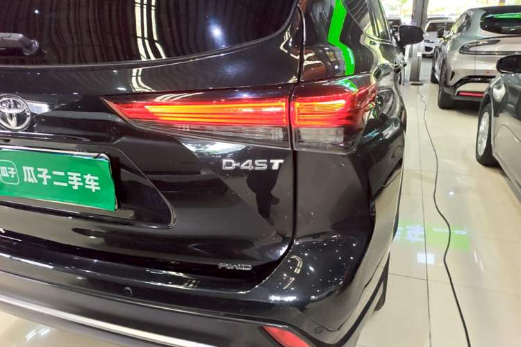 Used Toyota Crown Kluger 2022 2.0T Four-Wheel Drive Enjoyment Edition Right Rear Taillight