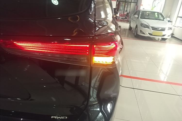 Used Toyota Crown Kluger 2022 2.0T Four-Wheel Drive Enjoyment Edition Right Rear Taillight