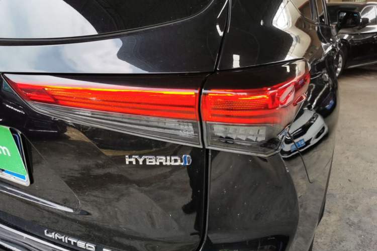 Used Toyota Crown Kluger 2022 2.5L HEV Four-Wheel Drive Flagship Edition Right Rear Taillight