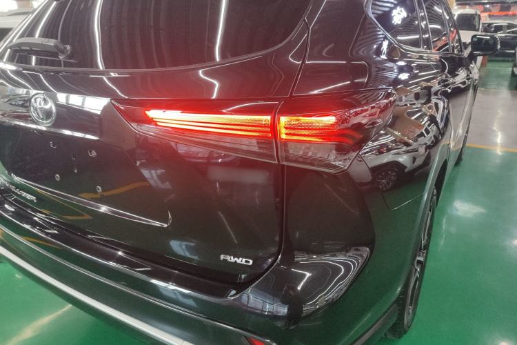 Used Toyota Crown Kluger 2022 2.0T Four-Wheel Drive Prestige Edition Right Rear Taillight